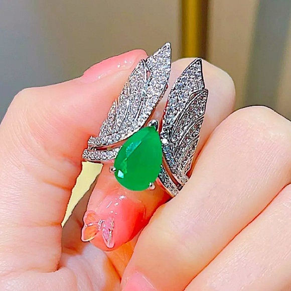 SILVER EMERALD GREEN ANGEL WING RHINESTONE RESIZABLE RING - Picture 1 of 7